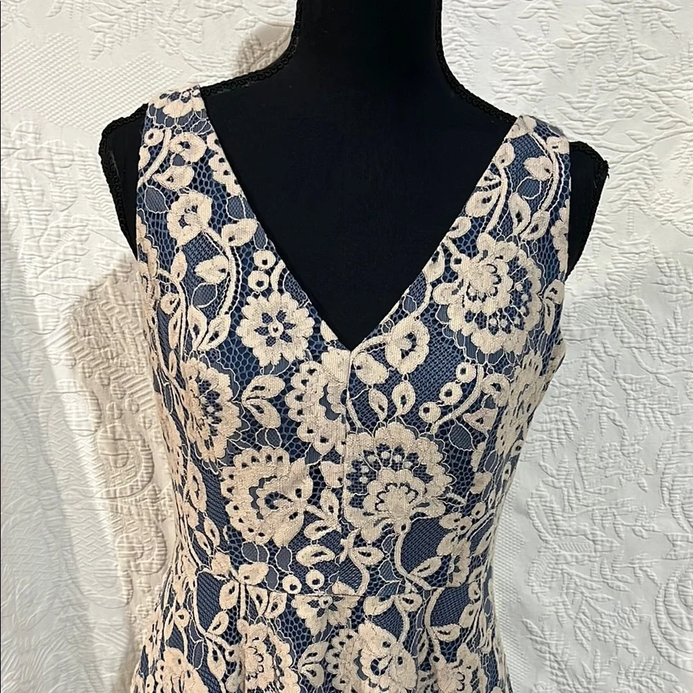 Floral Lace Sleeveless Dress‎